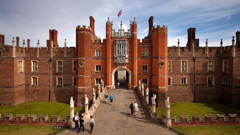 hampton court palace
